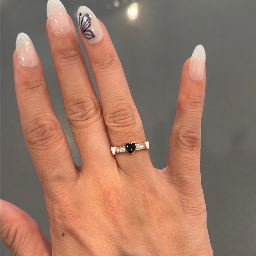 Elegant Black Heart Ring